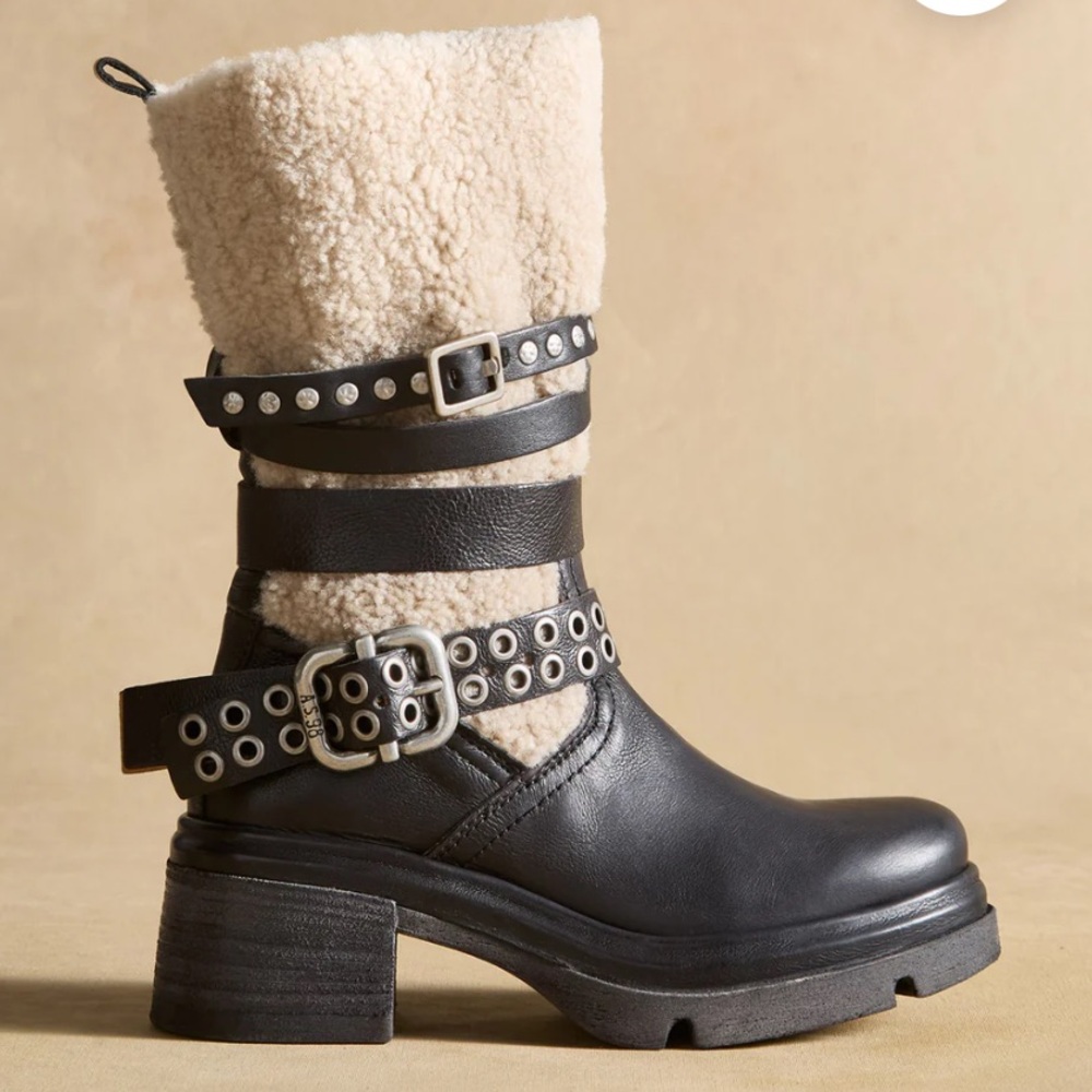 A.S.98 NWT SZ 9.5 Black and Cream Women's Shearling Boots